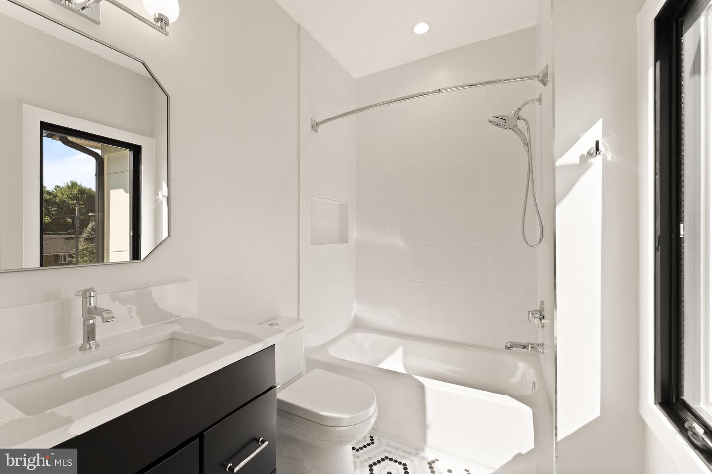 1710 DALEWOOD PLACE, MCLEAN, Virginia 22101, 6 Bedrooms Bedrooms, ,6 BathroomsBathrooms,Residential,For sale,1710 DALEWOOD PLACE,VAFX2286050 MLS # VAFX2286050