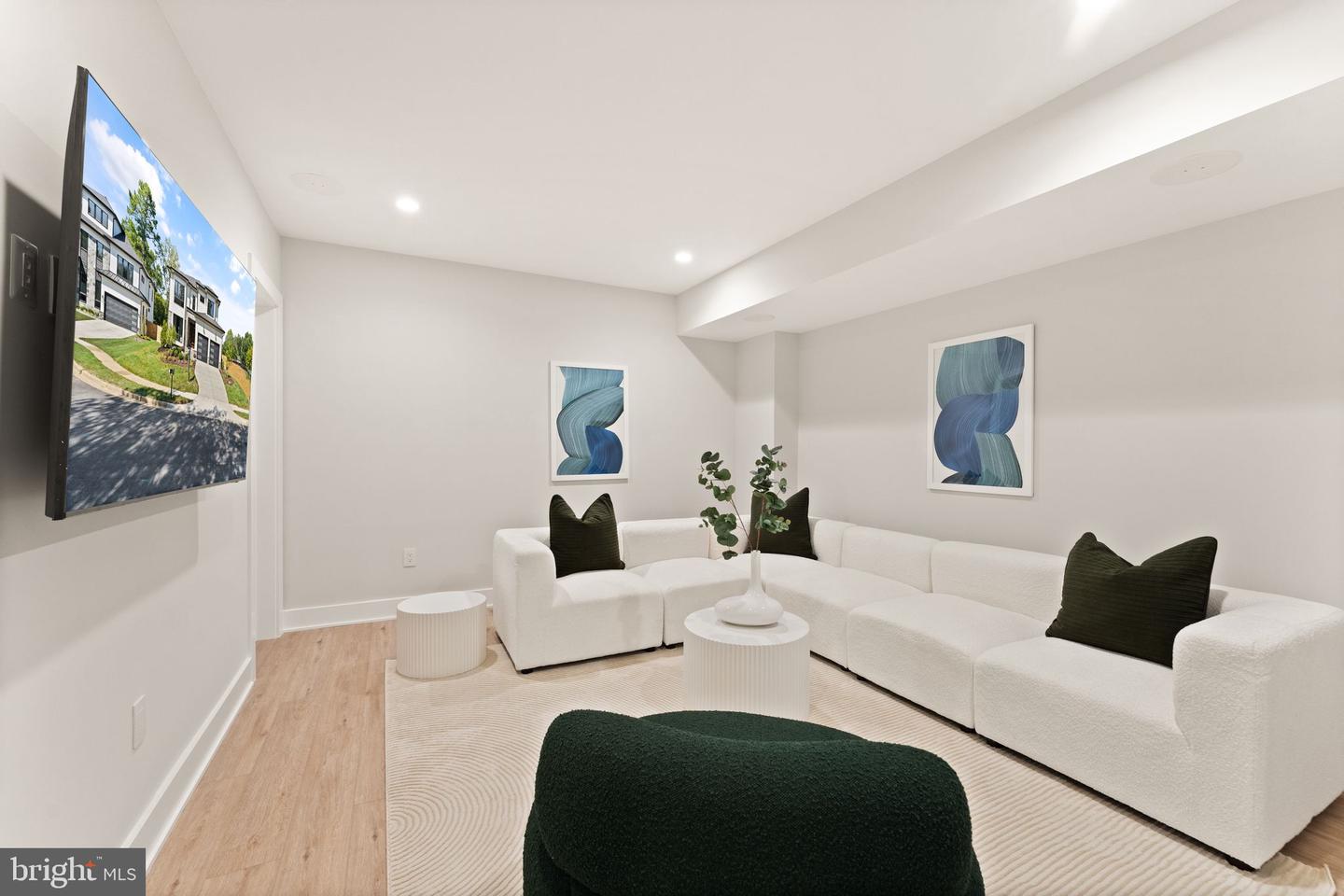 1710 DALEWOOD PLACE, MCLEAN, Virginia 22101, 6 Bedrooms Bedrooms, ,6 BathroomsBathrooms,Residential,For sale,1710 DALEWOOD PLACE,VAFX2286050 MLS # VAFX2286050