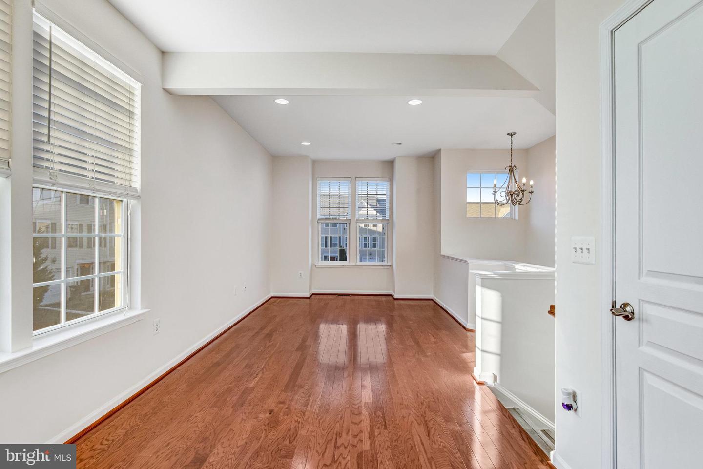 8393 SCOTLAND LOOP, MANASSAS, Virginia 20109, 3 Bedrooms Bedrooms, ,3 BathroomsBathrooms,Residential,For sale,8393 SCOTLAND LOOP,VAPW2108148 MLS # VAPW2108148