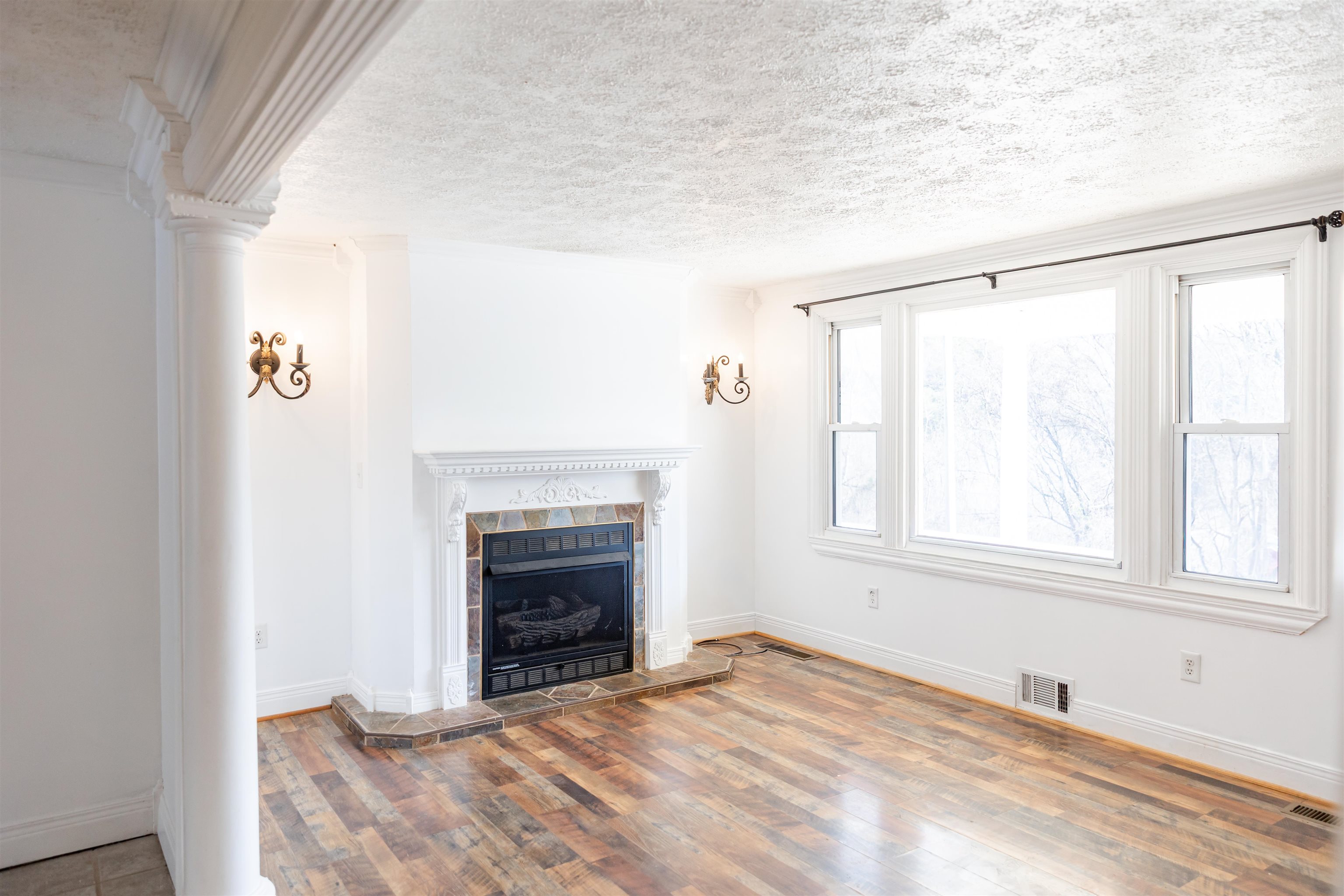 184 SW HILLSIDE DR, BUENA VISTA, Virginia 24416, 4 Bedrooms Bedrooms, ,2 BathroomsBathrooms,Residential,Section 8 Lot 9 Appointment of Substitute Instrume,184 SW HILLSIDE DR,671908 MLS # 671908