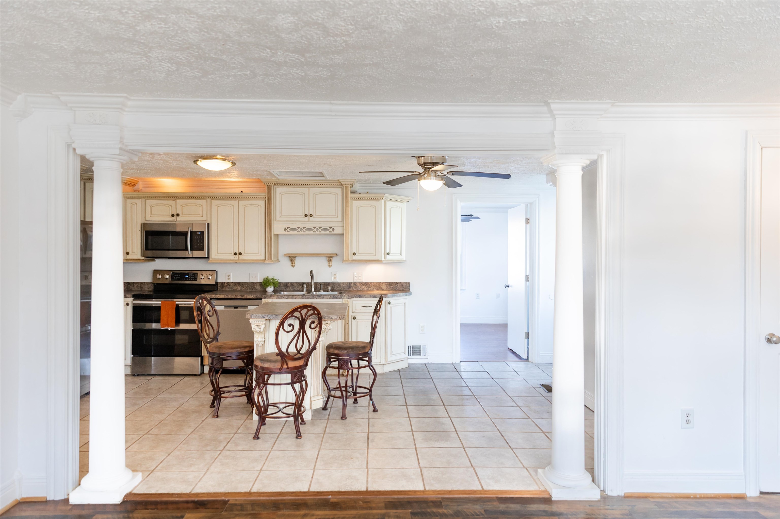 184 SW HILLSIDE DR, BUENA VISTA, Virginia 24416, 4 Bedrooms Bedrooms, ,2 BathroomsBathrooms,Residential,Section 8 Lot 9 Appointment of Substitute Instrume,184 SW HILLSIDE DR,671908 MLS # 671908