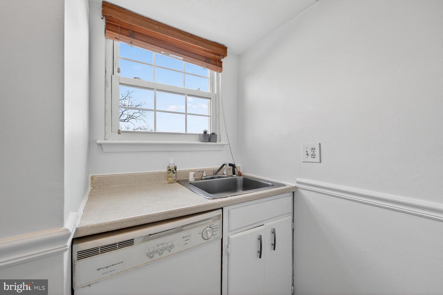 430 N ARMISTEAD ST #201, ALEXANDRIA, Virginia 22312, 1 Bedroom Bedrooms, ,1 BathroomBathrooms,Residential,For sale,430 N ARMISTEAD ST #201,VAAX2052114 MLS # VAAX2052114