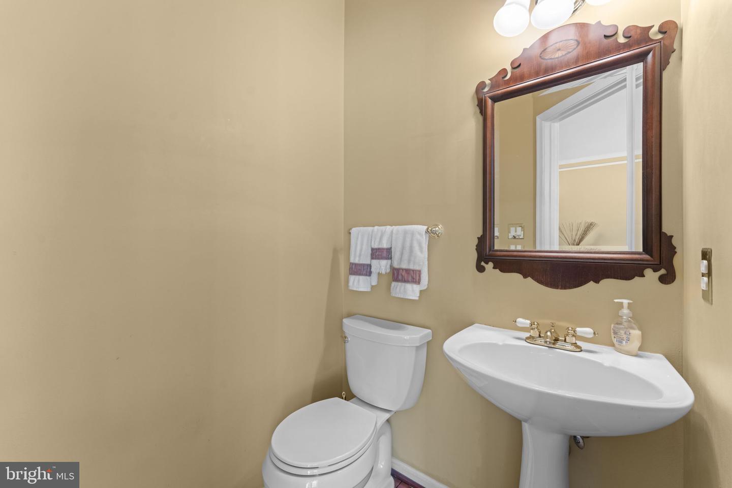 6238 WINDHAM HILL RUN, ALEXANDRIA, Virginia 22315, 4 Bedrooms Bedrooms, ,3 BathroomsBathrooms,Residential,For sale,6238 WINDHAM HILL RUN,VAFX2281408 MLS # VAFX2281408