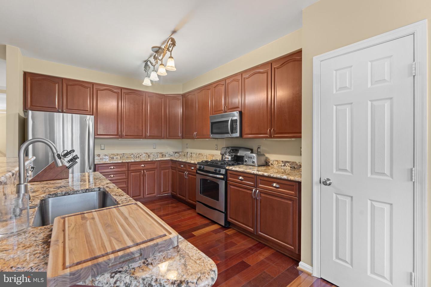 6238 WINDHAM HILL RUN, ALEXANDRIA, Virginia 22315, 4 Bedrooms Bedrooms, ,3 BathroomsBathrooms,Residential,For sale,6238 WINDHAM HILL RUN,VAFX2281408 MLS # VAFX2281408