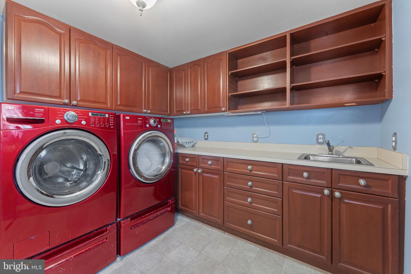 6238 WINDHAM HILL RUN, ALEXANDRIA, Virginia 22315, 4 Bedrooms Bedrooms, ,3 BathroomsBathrooms,Residential,For sale,6238 WINDHAM HILL RUN,VAFX2281408 MLS # VAFX2281408