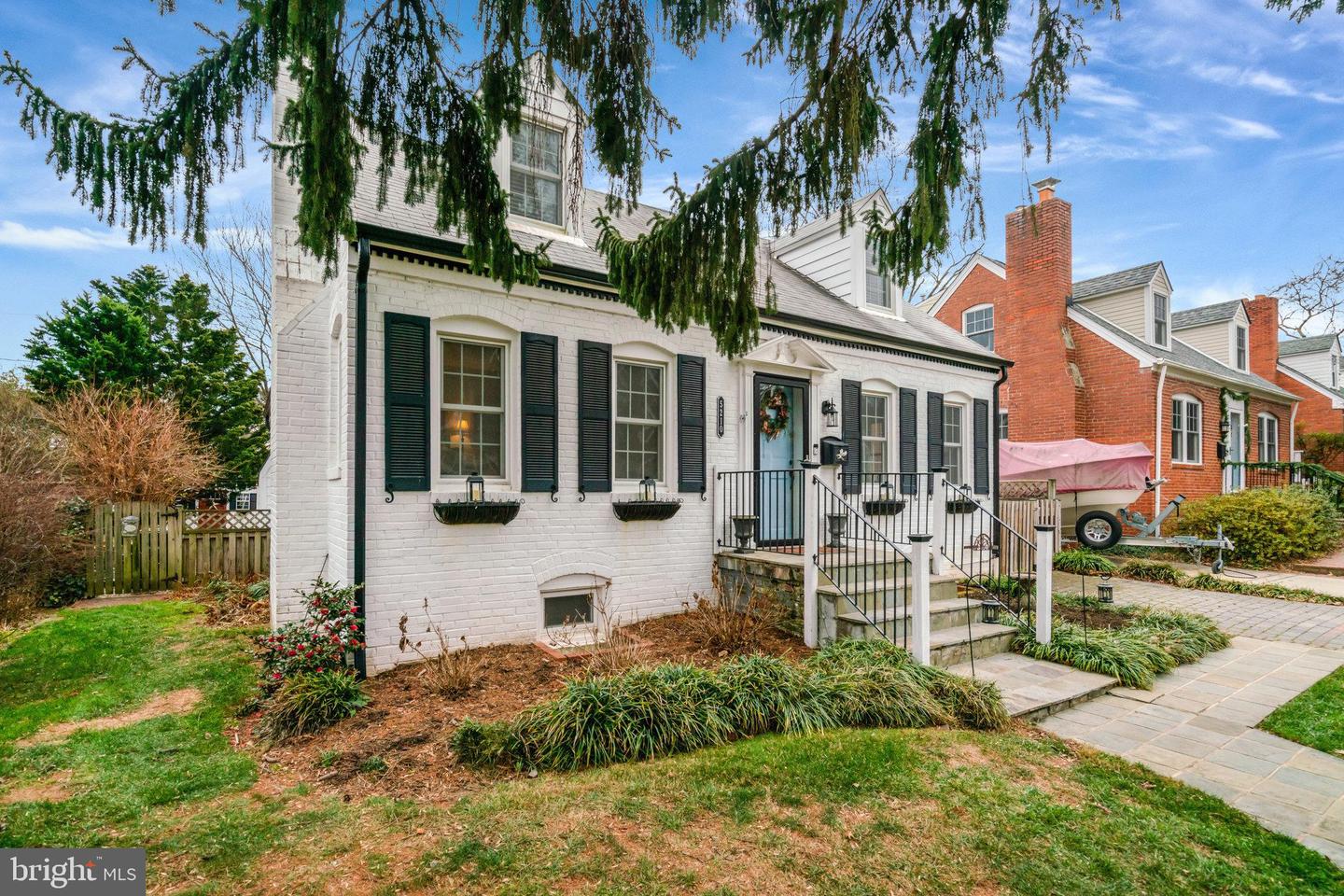 5210 25TH PL N, ARLINGTON, Virginia 22207, 3 Bedrooms Bedrooms, ,2 BathroomsBathrooms,Residential,For sale,5210 25TH PL N,VAAR2066634 MLS # VAAR2066634