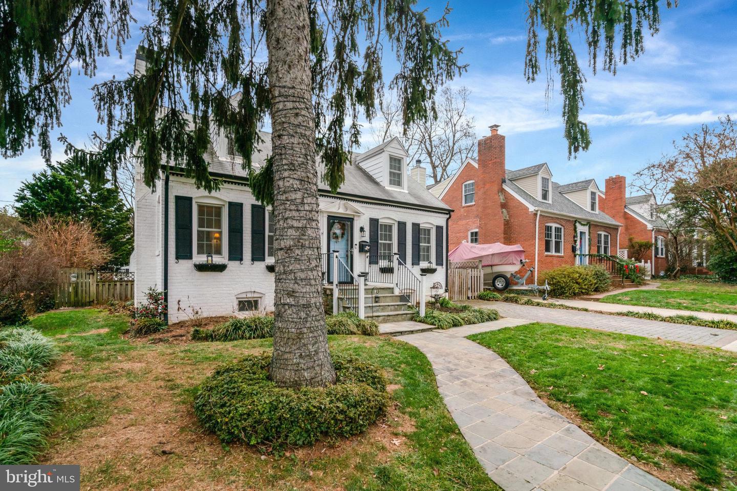 5210 25TH PL N, ARLINGTON, Virginia 22207, 3 Bedrooms Bedrooms, ,2 BathroomsBathrooms,Residential,For sale,5210 25TH PL N,VAAR2066634 MLS # VAAR2066634