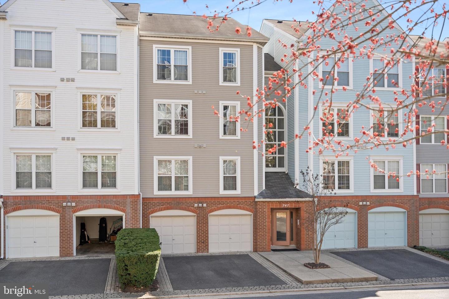 247-S S PICKETT ST S #302, ALEXANDRIA, Virginia 22304, 2 Bedrooms Bedrooms, ,2 BathroomsBathrooms,Residential,For sale,247-S S PICKETT ST S #302,VAAX2052502 MLS # VAAX2052502