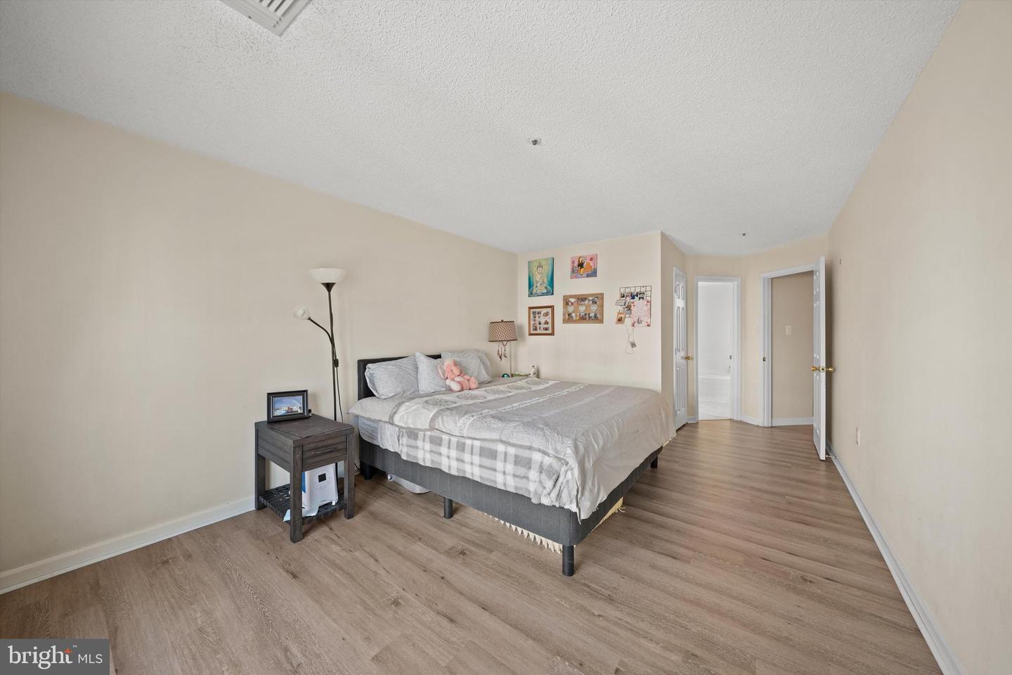 247-S S PICKETT ST S #302, ALEXANDRIA, Virginia 22304, 2 Bedrooms Bedrooms, ,2 BathroomsBathrooms,Residential,For sale,247-S S PICKETT ST S #302,VAAX2052502 MLS # VAAX2052502