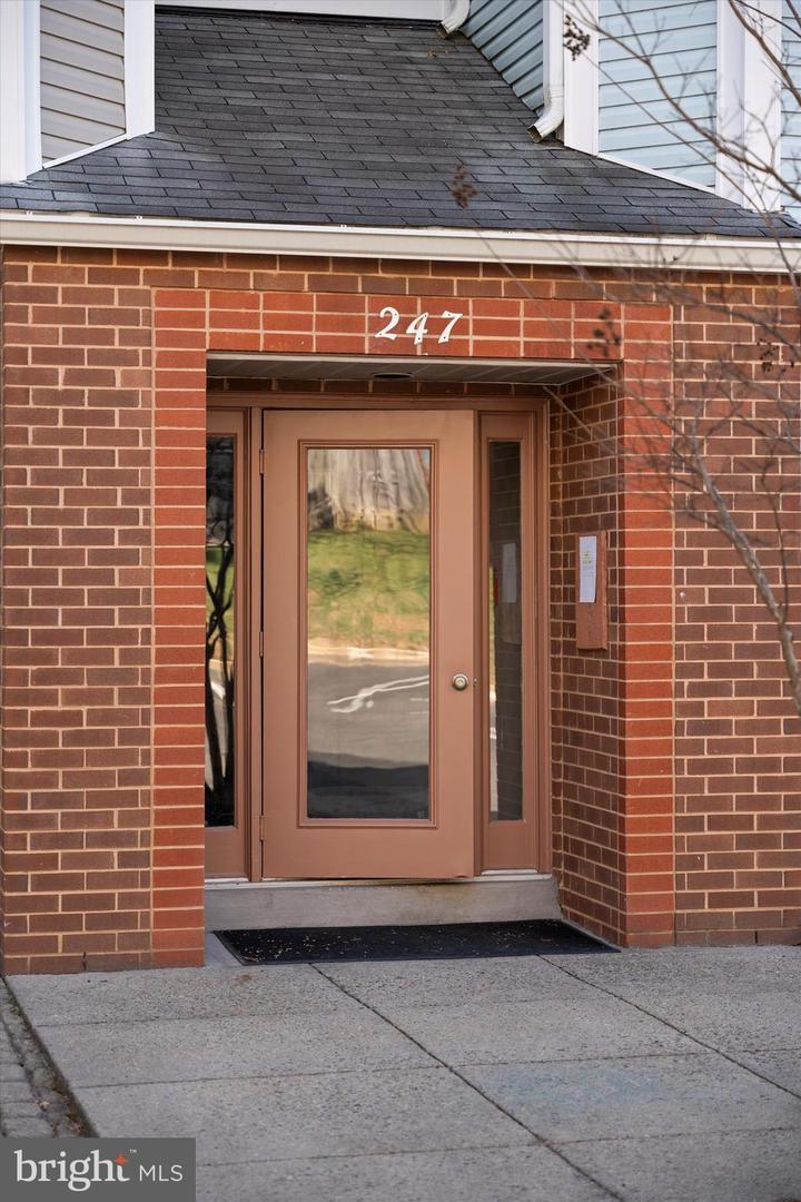 247-S S PICKETT ST S #302, ALEXANDRIA, Virginia 22304, 2 Bedrooms Bedrooms, ,2 BathroomsBathrooms,Residential,For sale,247-S S PICKETT ST S #302,VAAX2052502 MLS # VAAX2052502