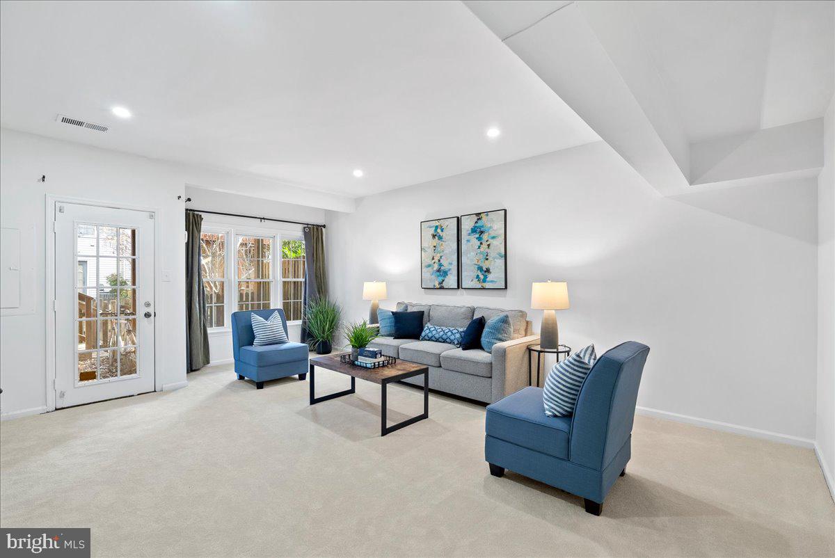 6121 WELLINGTON COMMONS DR, ALEXANDRIA, Virginia 22310, 3 Bedrooms Bedrooms, ,3 BathroomsBathrooms,Residential,For sale,6121 WELLINGTON COMMONS DR,VAFX2283512 MLS # VAFX2283512