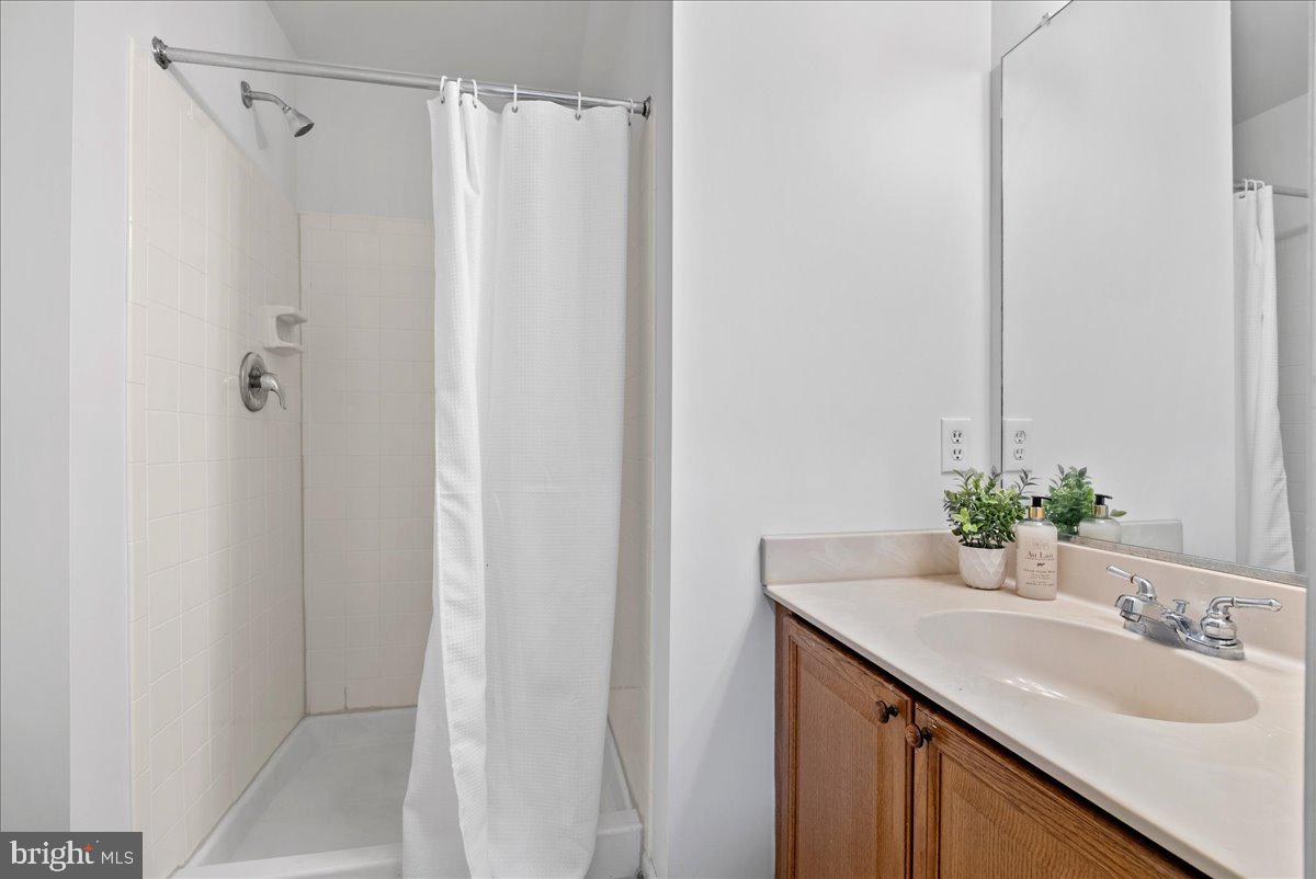 6121 WELLINGTON COMMONS DR, ALEXANDRIA, Virginia 22310, 3 Bedrooms Bedrooms, ,3 BathroomsBathrooms,Residential,For sale,6121 WELLINGTON COMMONS DR,VAFX2283512 MLS # VAFX2283512