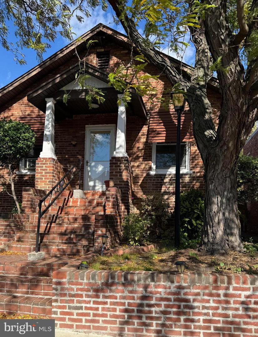 520 E MOUNT IDA AVE, ALEXANDRIA, Virginia 22301, 2 Bedrooms Bedrooms, ,1 BathroomBathrooms,Residential,For sale,520 E MOUNT IDA AVE,VAAX2052756 MLS # VAAX2052756