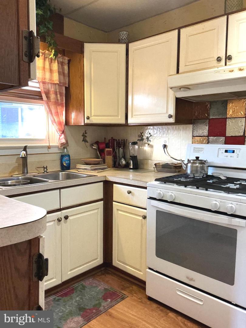 520 E MOUNT IDA AVE, ALEXANDRIA, Virginia 22301, 2 Bedrooms Bedrooms, ,1 BathroomBathrooms,Residential,For sale,520 E MOUNT IDA AVE,VAAX2052756 MLS # VAAX2052756