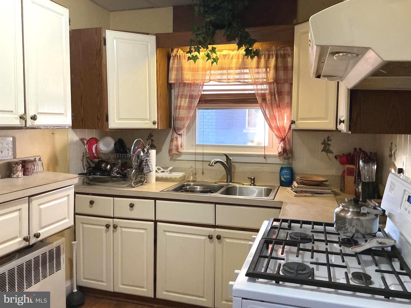 520 E MOUNT IDA AVE, ALEXANDRIA, Virginia 22301, 2 Bedrooms Bedrooms, ,1 BathroomBathrooms,Residential,For sale,520 E MOUNT IDA AVE,VAAX2052756 MLS # VAAX2052756