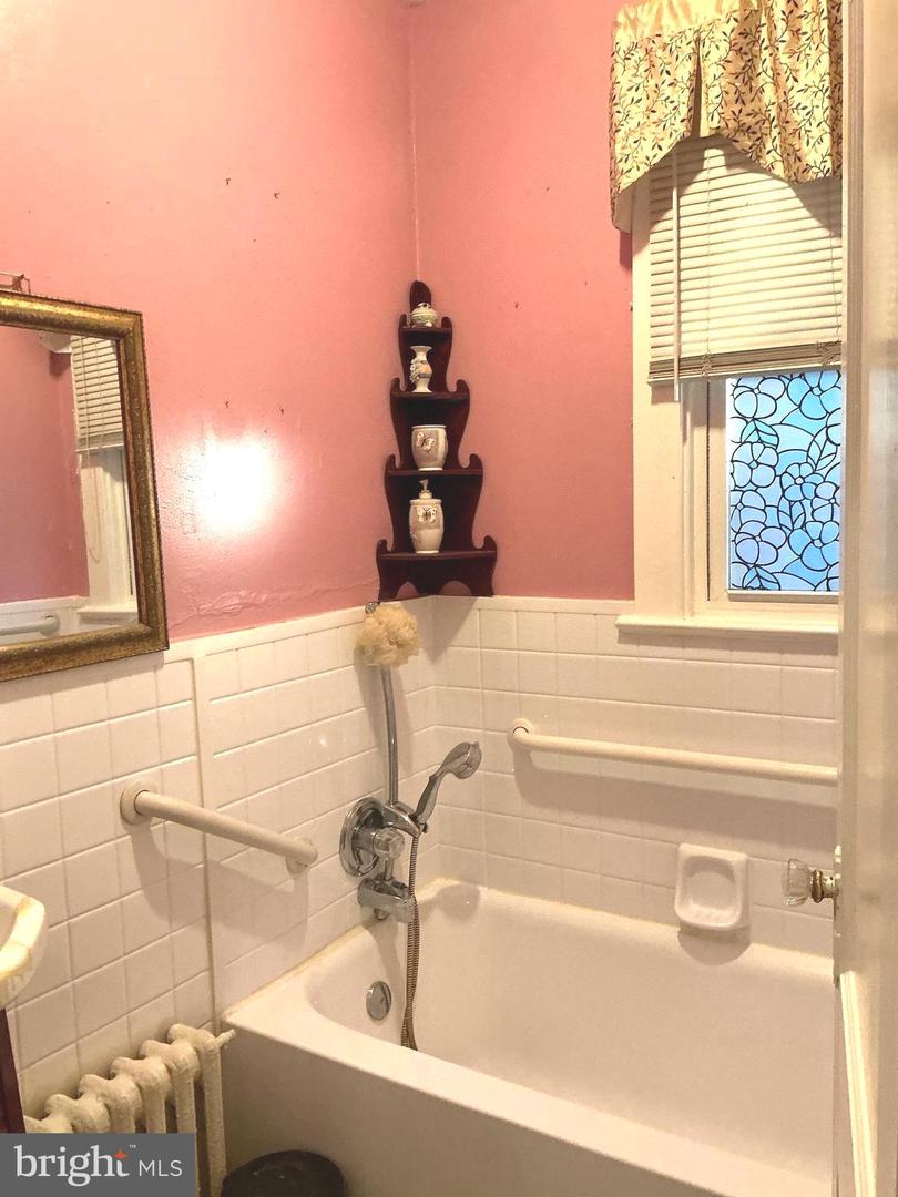520 E MOUNT IDA AVE, ALEXANDRIA, Virginia 22301, 2 Bedrooms Bedrooms, ,1 BathroomBathrooms,Residential,For sale,520 E MOUNT IDA AVE,VAAX2052756 MLS # VAAX2052756