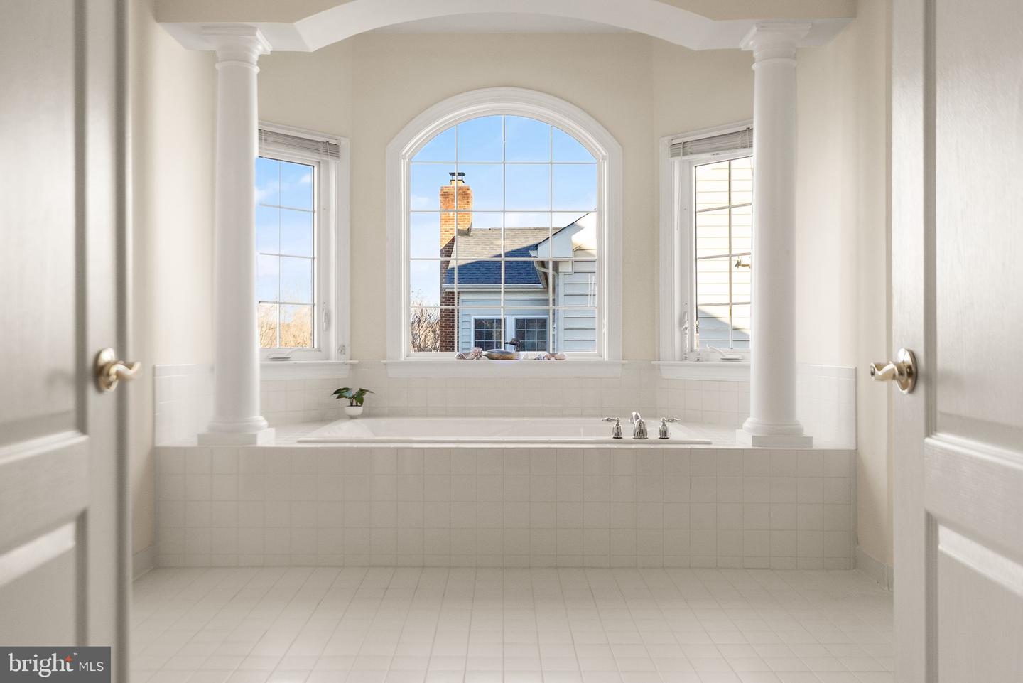 18771 KIPHEART DR, LEESBURG, Virginia 20176, 5 Bedrooms Bedrooms, ,4 BathroomsBathrooms,Residential,For sale,18771 KIPHEART DR,VALO2113604 MLS # VALO2113604