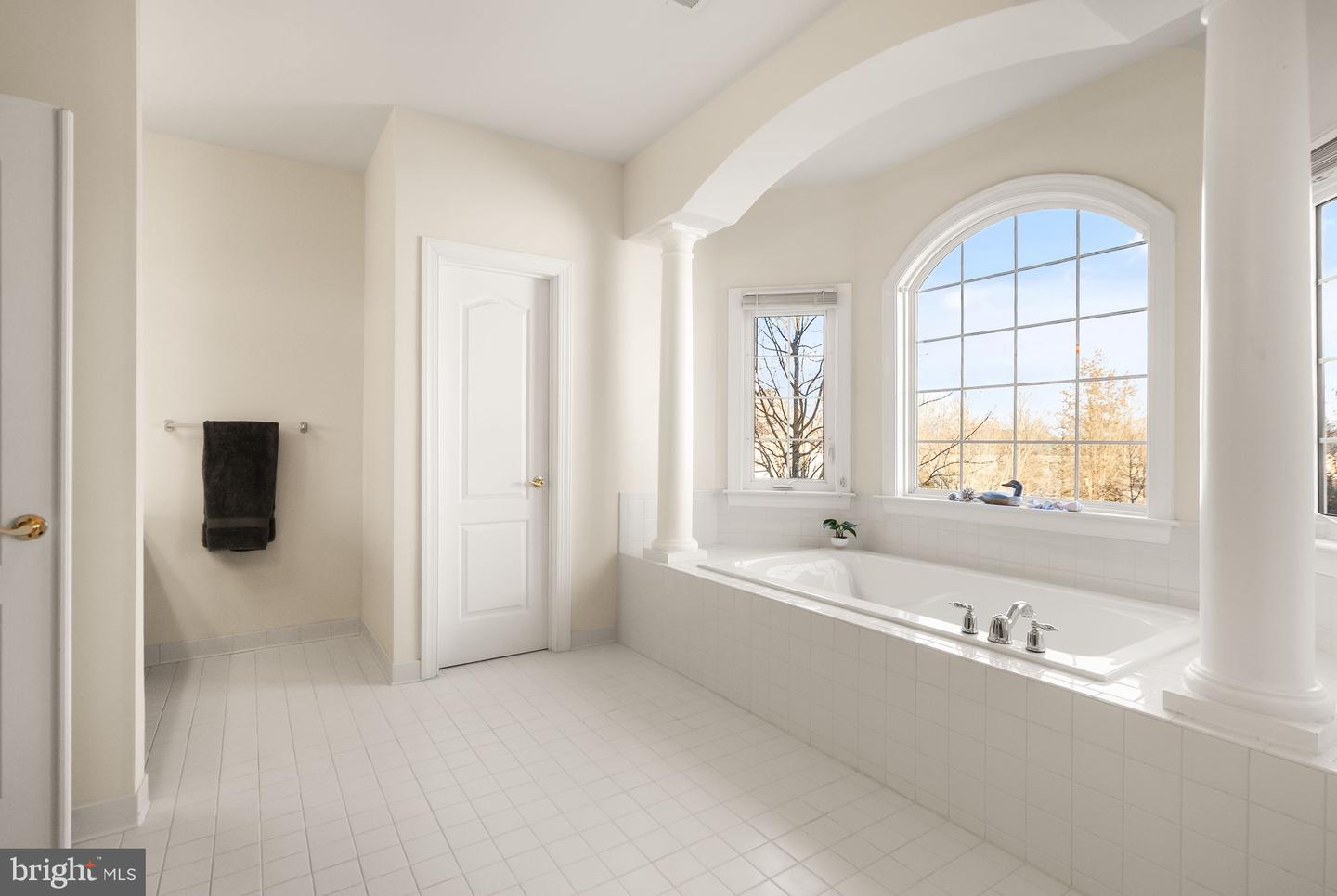 18771 KIPHEART DR, LEESBURG, Virginia 20176, 5 Bedrooms Bedrooms, ,4 BathroomsBathrooms,Residential,For sale,18771 KIPHEART DR,VALO2113604 MLS # VALO2113604