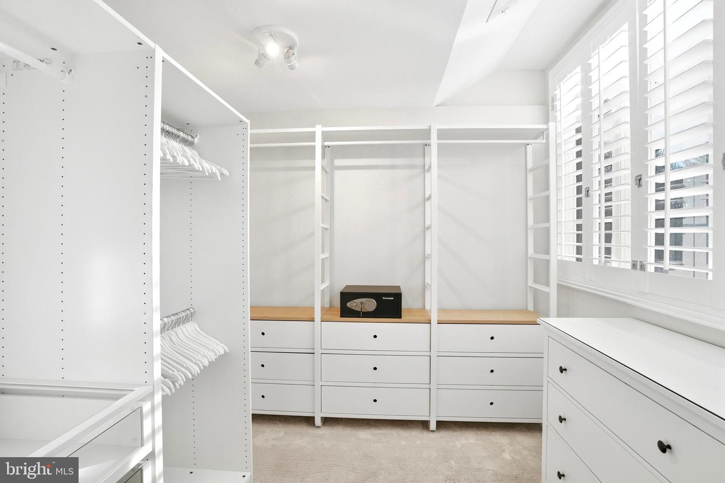 6202 VERNON PALMER CT, MCLEAN, Virginia 22101, 6 Bedrooms Bedrooms, ,6 BathroomsBathrooms,Residential,For sale,6202 VERNON PALMER CT,VAFX2285286 MLS # VAFX2285286