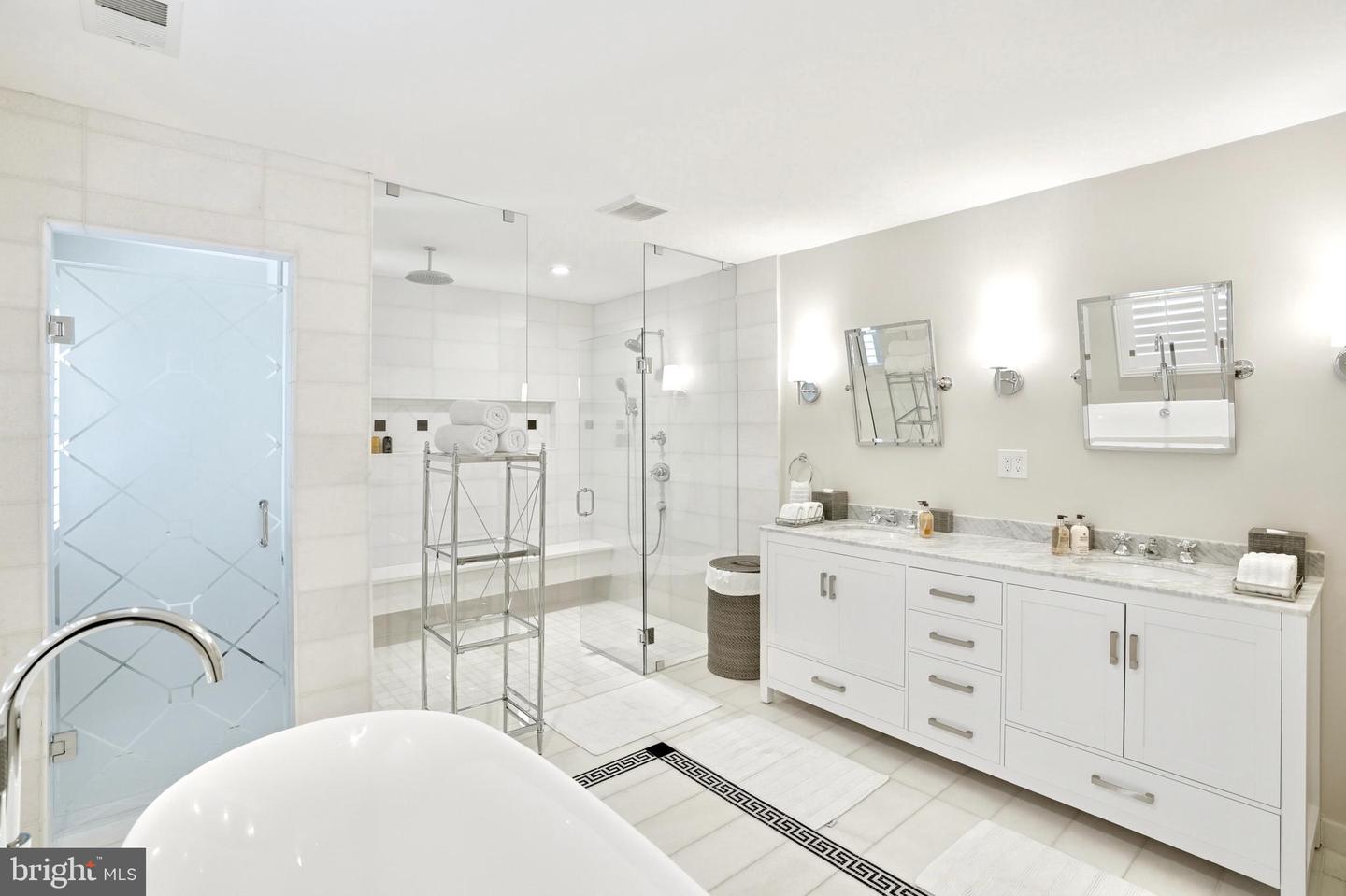 6202 VERNON PALMER CT, MCLEAN, Virginia 22101, 6 Bedrooms Bedrooms, ,6 BathroomsBathrooms,Residential,For sale,6202 VERNON PALMER CT,VAFX2285286 MLS # VAFX2285286