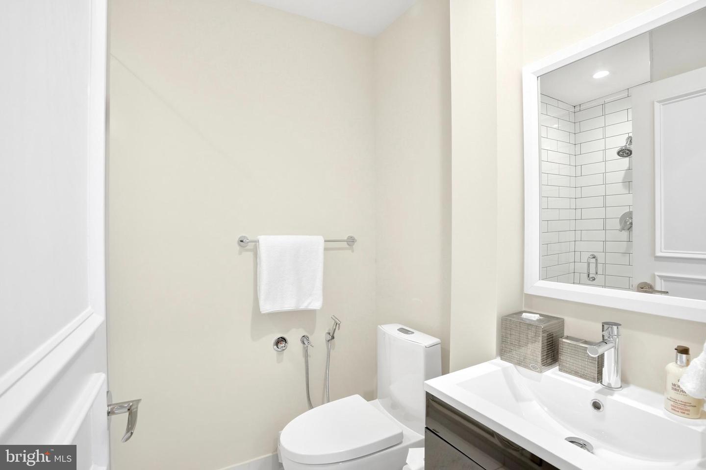 6202 VERNON PALMER CT, MCLEAN, Virginia 22101, 6 Bedrooms Bedrooms, ,6 BathroomsBathrooms,Residential,For sale,6202 VERNON PALMER CT,VAFX2285286 MLS # VAFX2285286