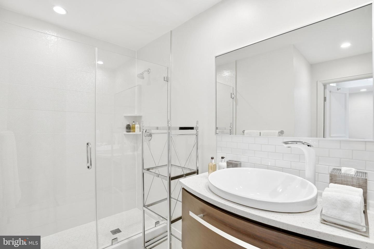 6202 VERNON PALMER CT, MCLEAN, Virginia 22101, 6 Bedrooms Bedrooms, ,6 BathroomsBathrooms,Residential,For sale,6202 VERNON PALMER CT,VAFX2285286 MLS # VAFX2285286