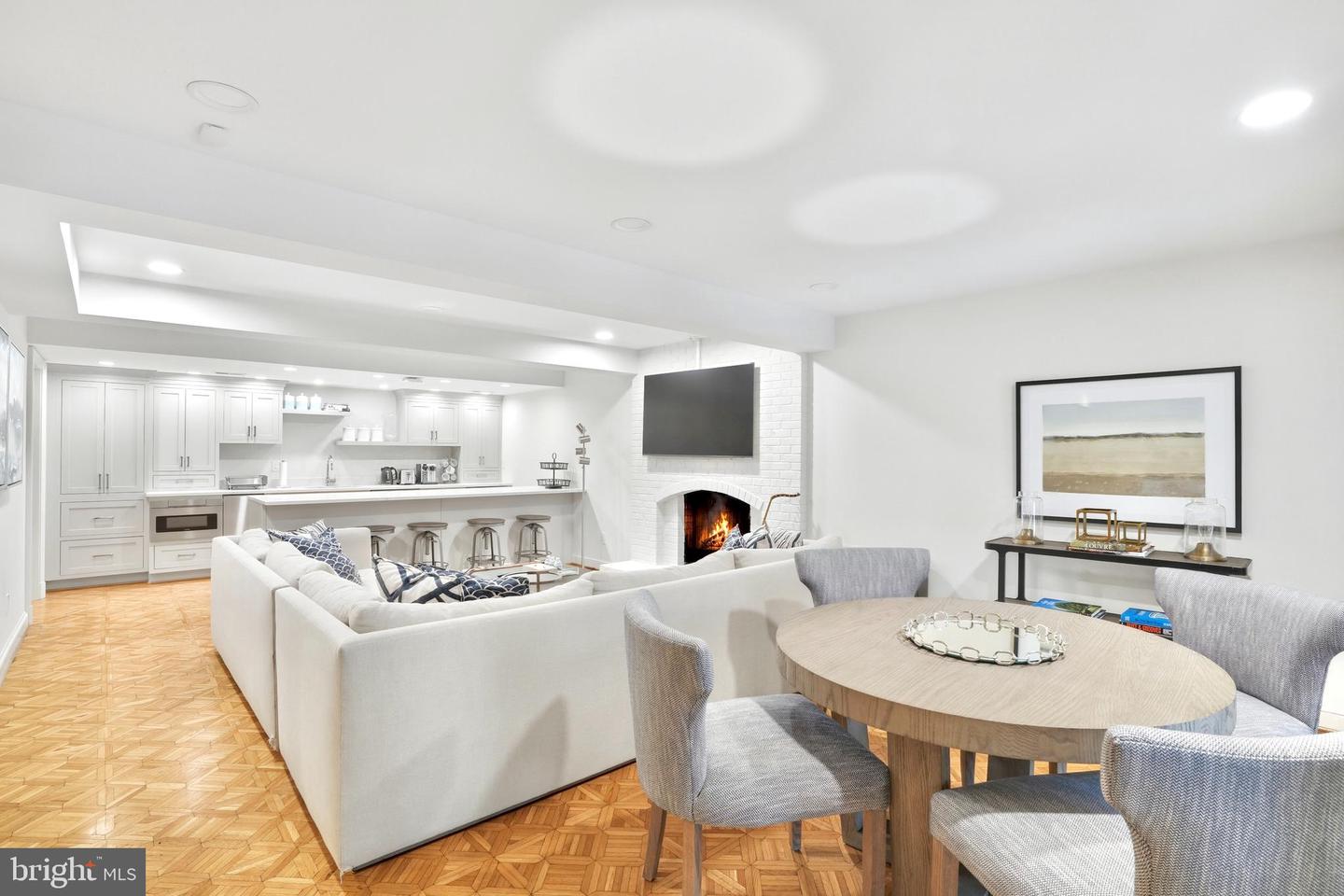 6202 VERNON PALMER CT, MCLEAN, Virginia 22101, 6 Bedrooms Bedrooms, ,6 BathroomsBathrooms,Residential,For sale,6202 VERNON PALMER CT,VAFX2285286 MLS # VAFX2285286