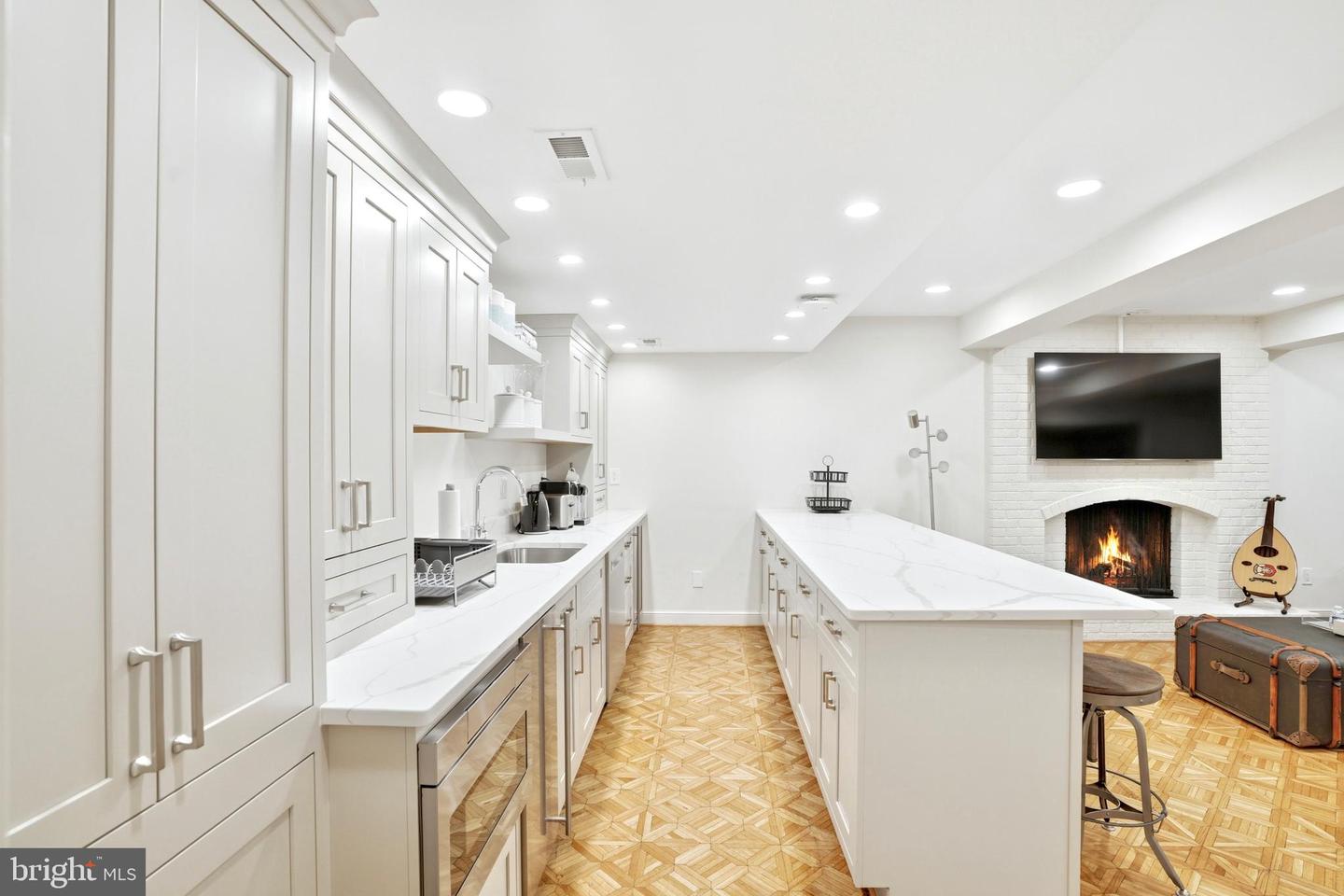 6202 VERNON PALMER CT, MCLEAN, Virginia 22101, 6 Bedrooms Bedrooms, ,6 BathroomsBathrooms,Residential,For sale,6202 VERNON PALMER CT,VAFX2285286 MLS # VAFX2285286