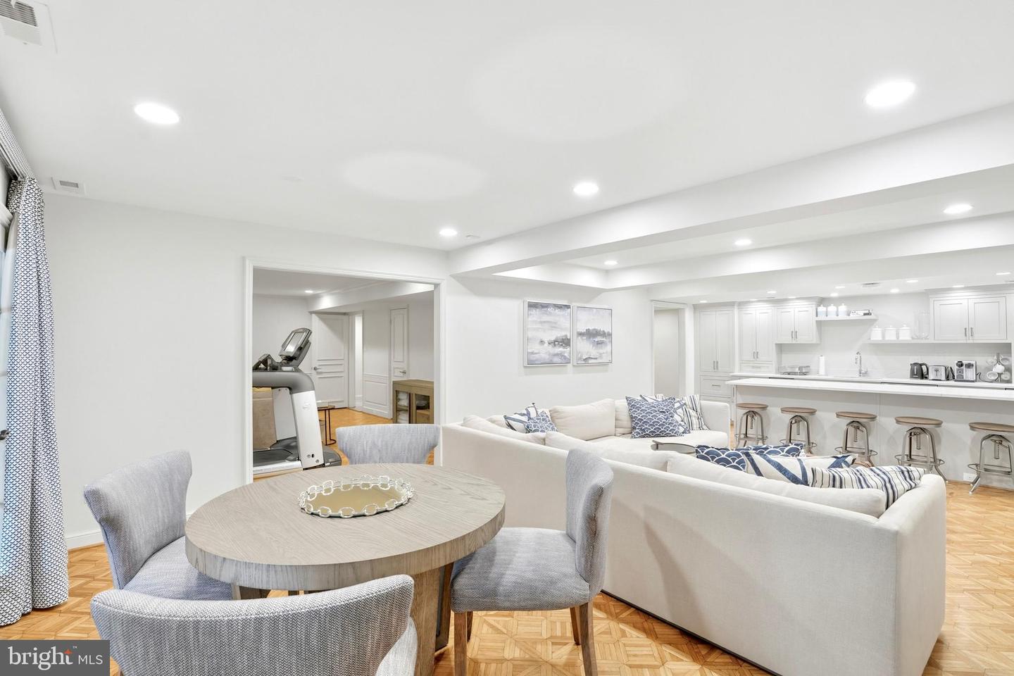 6202 VERNON PALMER CT, MCLEAN, Virginia 22101, 6 Bedrooms Bedrooms, ,6 BathroomsBathrooms,Residential,For sale,6202 VERNON PALMER CT,VAFX2285286 MLS # VAFX2285286