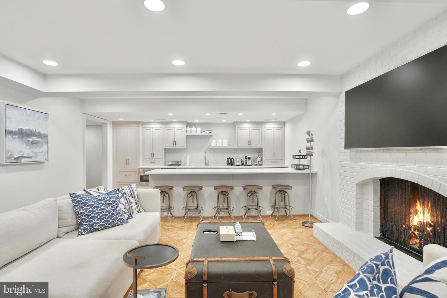 6202 VERNON PALMER CT, MCLEAN, Virginia 22101, 6 Bedrooms Bedrooms, ,6 BathroomsBathrooms,Residential,For sale,6202 VERNON PALMER CT,VAFX2285286 MLS # VAFX2285286