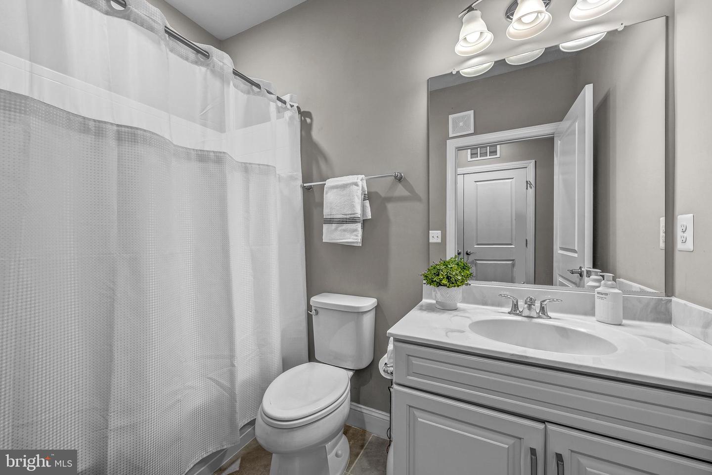 20981 ROCKY KNOLL SQ #301, ASHBURN, Virginia 20147, 2 Bedrooms Bedrooms, ,2 BathroomsBathrooms,Residential,For sale,20981 ROCKY KNOLL SQ #301,VALO2113854 MLS # VALO2113854