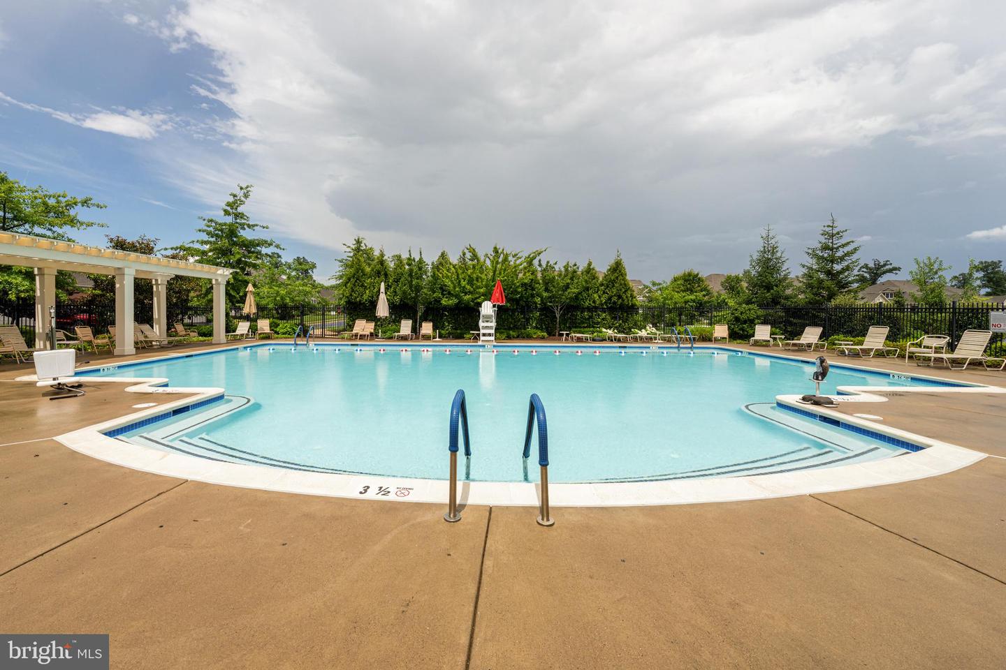 20981 ROCKY KNOLL SQ #301, ASHBURN, Virginia 20147, 2 Bedrooms Bedrooms, ,2 BathroomsBathrooms,Residential,For sale,20981 ROCKY KNOLL SQ #301,VALO2113854 MLS # VALO2113854