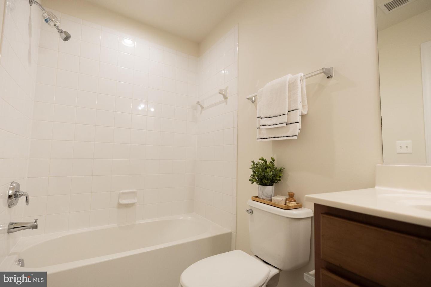 15318 LINVILLE CREEK DR, HAYMARKET, Virginia 20169, 3 Bedrooms Bedrooms, ,3 BathroomsBathrooms,Residential,For sale,15318 LINVILLE CREEK DR,VAPW2110466 MLS # VAPW2110466