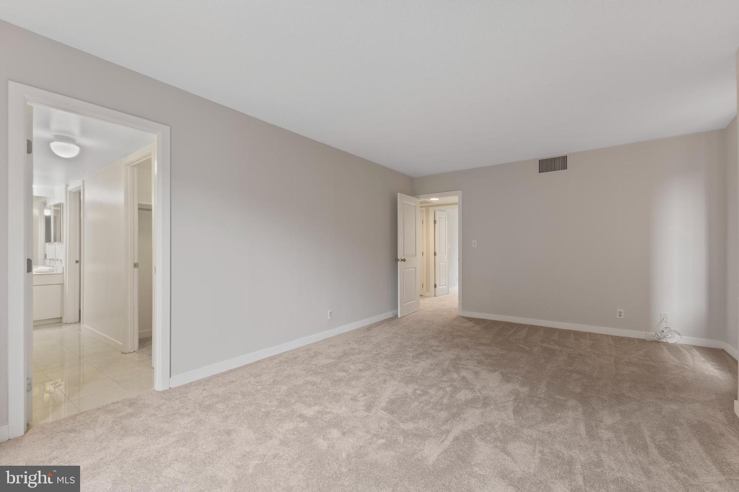 1099 22ND ST NW #601, WASHINGTON, District Of Columbia 20037, 3 Bedrooms Bedrooms, ,2 BathroomsBathrooms,Residential,For sale,1099 22ND ST NW #601,DCDC2241246 MLS # DCDC2241246