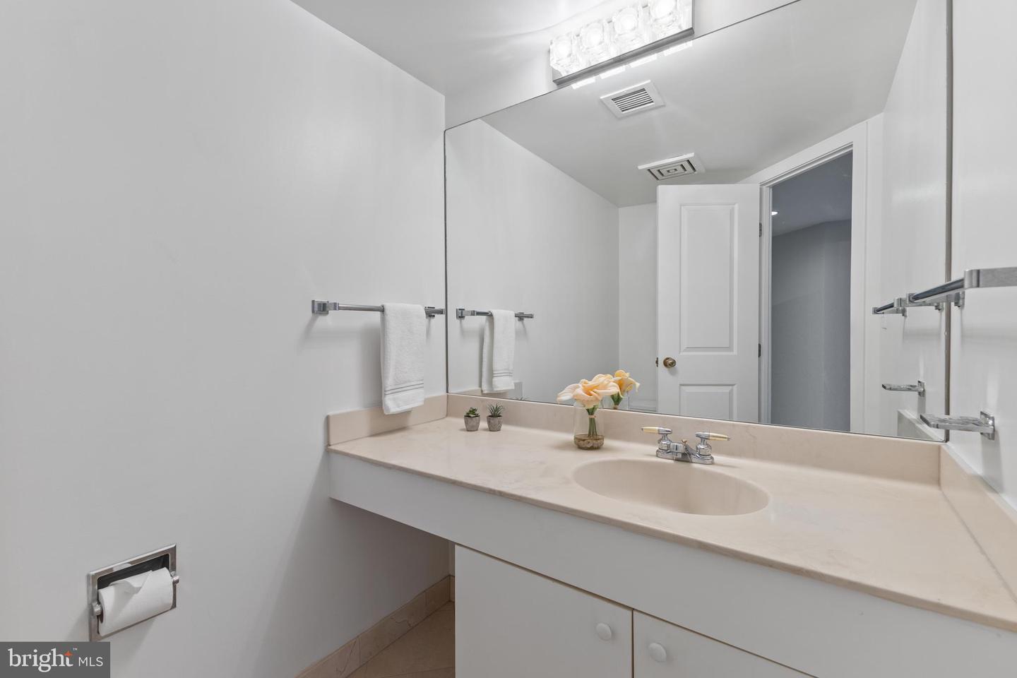 1099 22ND ST NW #601, WASHINGTON, District Of Columbia 20037, 3 Bedrooms Bedrooms, ,2 BathroomsBathrooms,Residential,For sale,1099 22ND ST NW #601,DCDC2241246 MLS # DCDC2241246