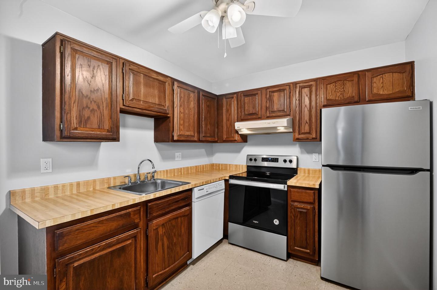 2532 GLENGYLE DR #170, VIENNA, Virginia 22181, 3 Bedrooms Bedrooms, ,2 BathroomsBathrooms,Residential,For sale,2532 GLENGYLE DR #170,VAFX2285752 MLS # VAFX2285752