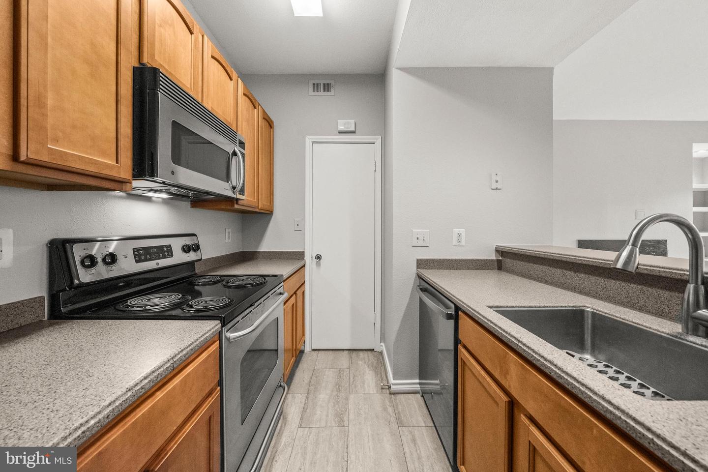 3916 PENDERVIEW DR #425, FAIRFAX, Virginia 22033, 1 Bedroom Bedrooms, ,1 BathroomBathrooms,Residential,For sale,3916 PENDERVIEW DR #425,VAFX2286140 MLS # VAFX2286140