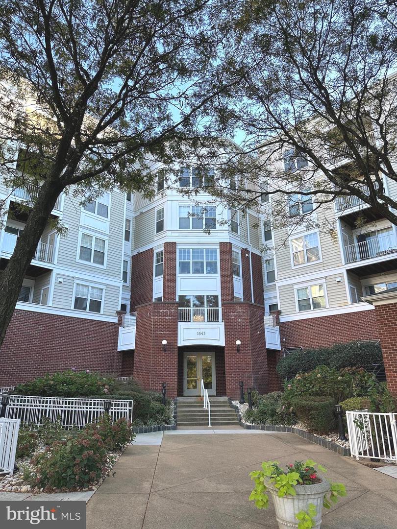 1645 INTERNATIONAL DR #125, MCLEAN, Virginia 22102, 1 Bedroom Bedrooms, ,1 BathroomBathrooms,Residential,For sale,1645 INTERNATIONAL DR #125,VAFX2286186 MLS # VAFX2286186