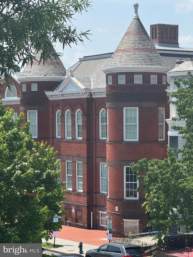 1237 W ST NW #A, WASHINGTON, District Of Columbia 20009, 2 Bedrooms Bedrooms, ,2 BathroomsBathrooms,Residential,For sale,1237 W ST NW #A,DCDC2241954 MLS # DCDC2241954