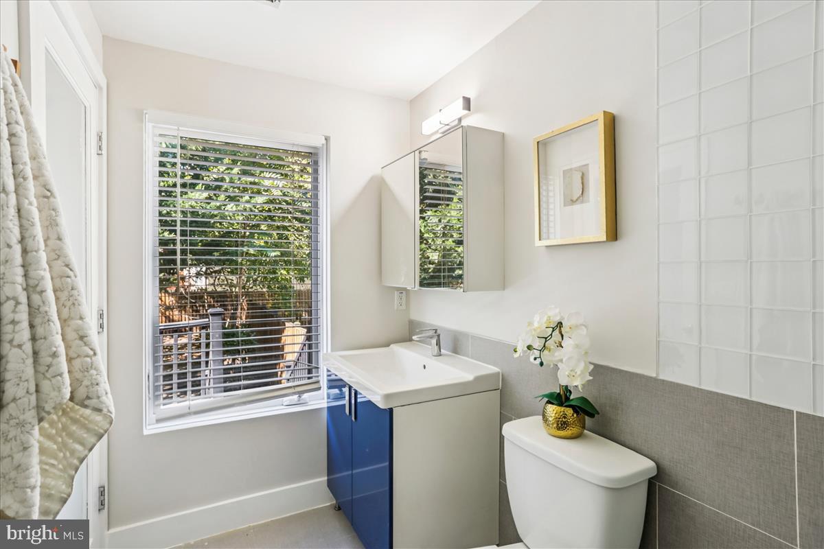 3222 NW 13TH ST NW #2, WASHINGTON, District Of Columbia 20010, 2 Bedrooms Bedrooms, 7 Rooms Rooms,3 BathroomsBathrooms,Residential,For sale,3222 NW 13TH ST NW #2,DCDC2226914 MLS # DCDC2226914