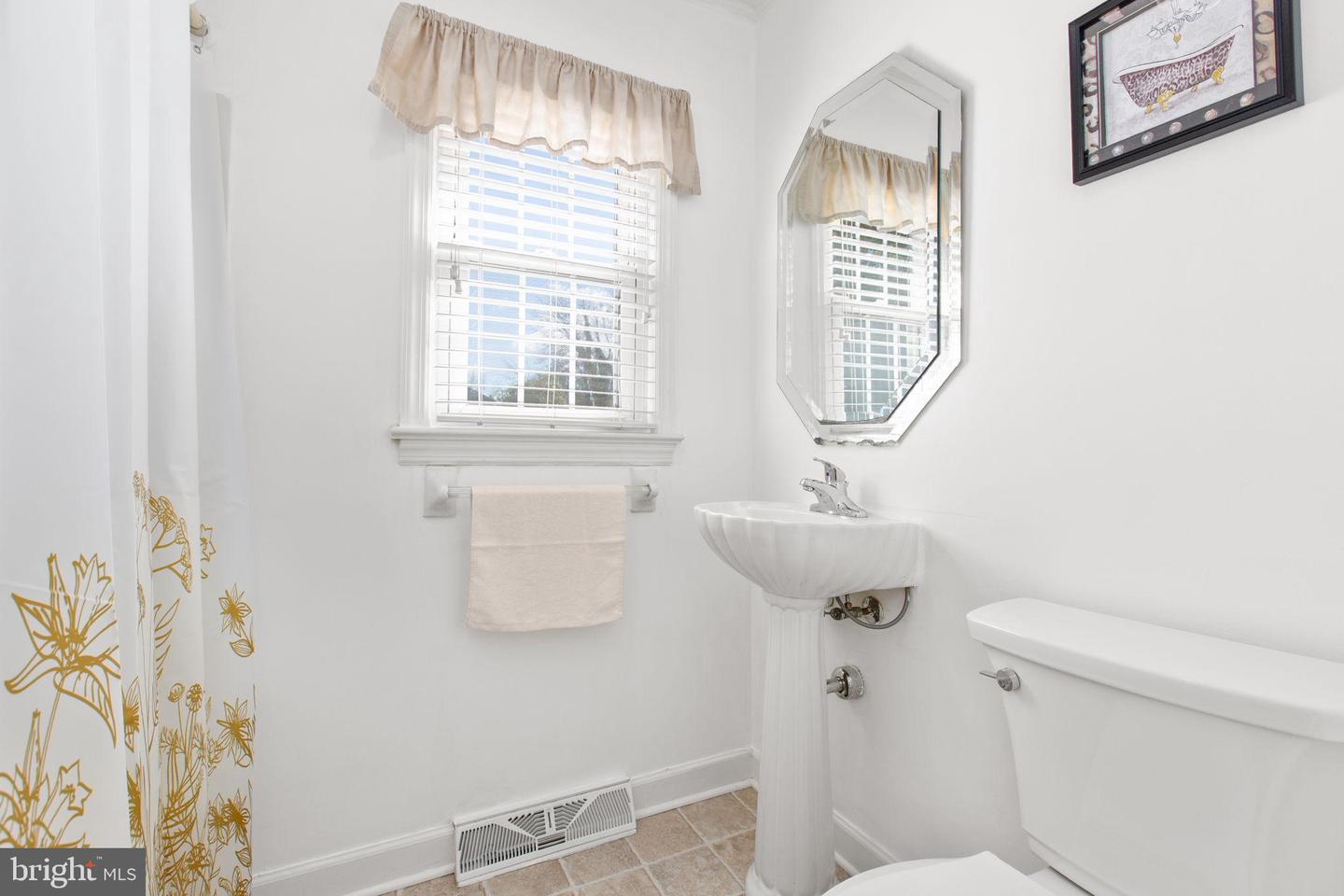 918 NORTHSIDE DR, FREDERICKSBURG, Virginia 22405, 3 Bedrooms Bedrooms, 6 Rooms Rooms,2 BathroomsBathrooms,Residential,For sale,918 NORTHSIDE DR,VAST2044024 MLS # VAST2044024