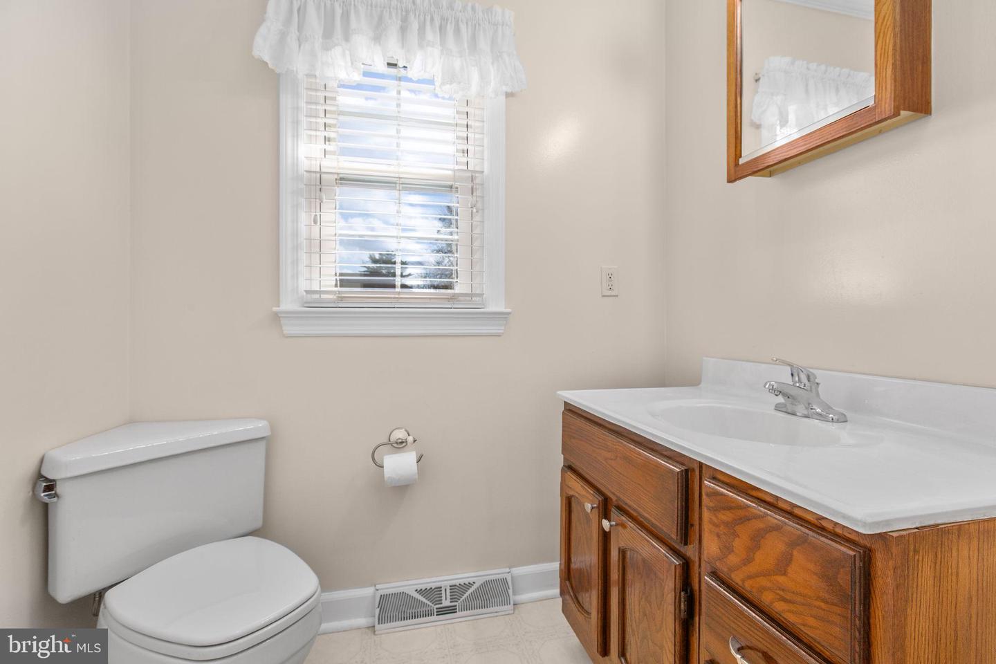 918 NORTHSIDE DR, FREDERICKSBURG, Virginia 22405, 3 Bedrooms Bedrooms, 6 Rooms Rooms,2 BathroomsBathrooms,Residential,For sale,918 NORTHSIDE DR,VAST2044024 MLS # VAST2044024