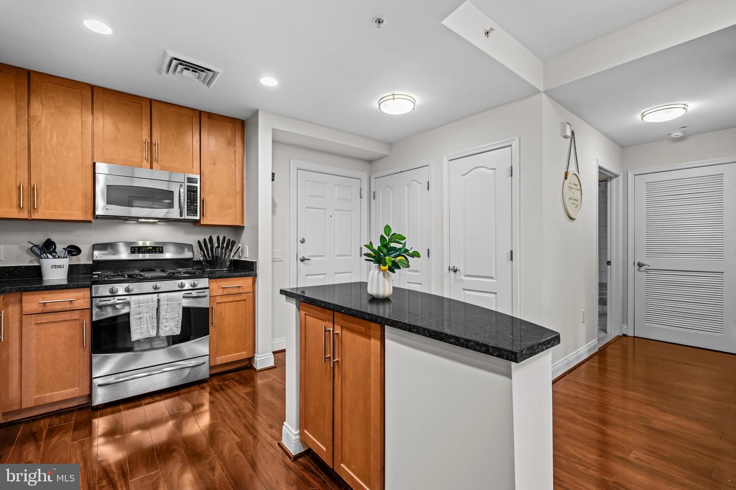 1111 ORONOCO ST #326, ALEXANDRIA, Virginia 22314, 1 Bedroom Bedrooms, ,1 BathroomBathrooms,Residential,For sale,1111 ORONOCO ST #326,VAAX2052220 MLS # VAAX2052220