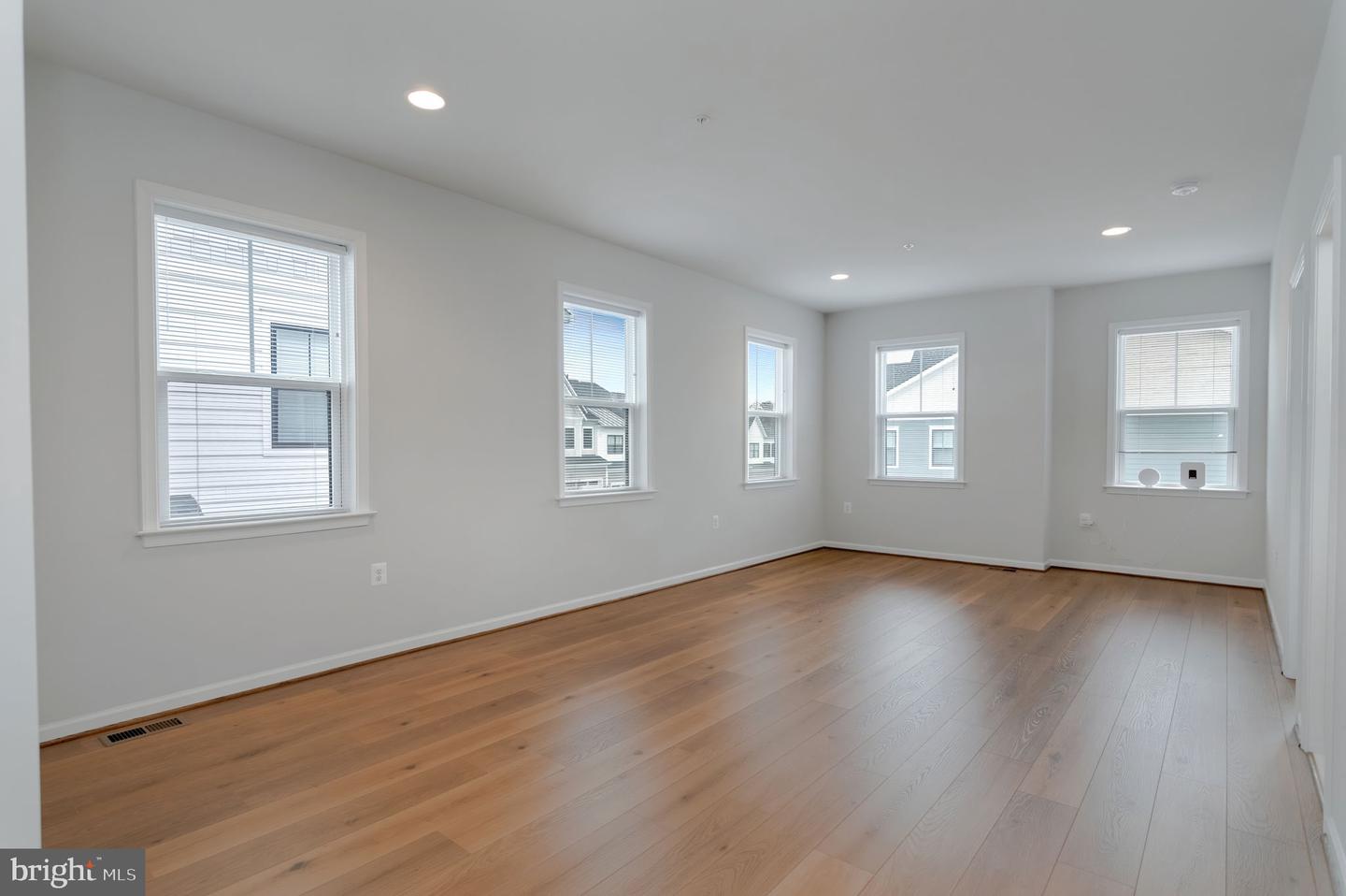 43899 SIREN SONG TER, LEESBURG, Virginia 20176, 3 Bedrooms Bedrooms, ,3 BathroomsBathrooms,Residential,For sale,43899 SIREN SONG TER,VALO2112420 MLS # VALO2112420