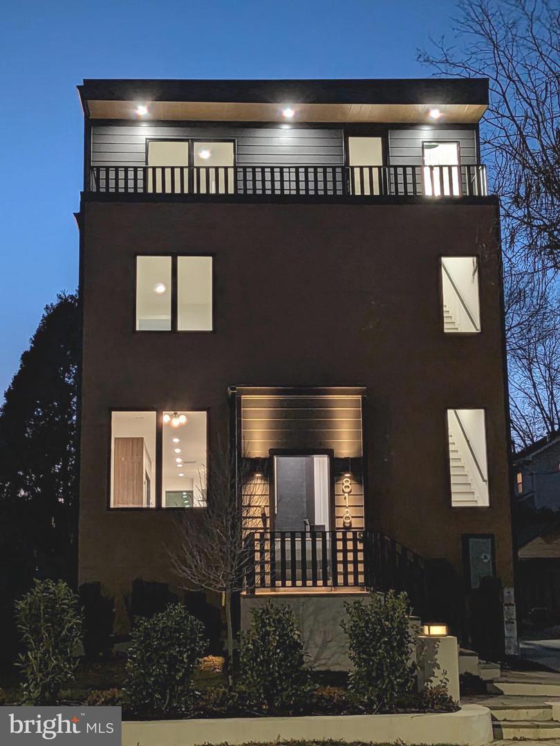 818 N EDGEWOOD ST, ARLINGTON, Virginia 22201, 4 Bedrooms Bedrooms, ,6 BathroomsBathrooms,Residential,For sale,818 N EDGEWOOD ST,VAAR2067770 MLS # VAAR2067770