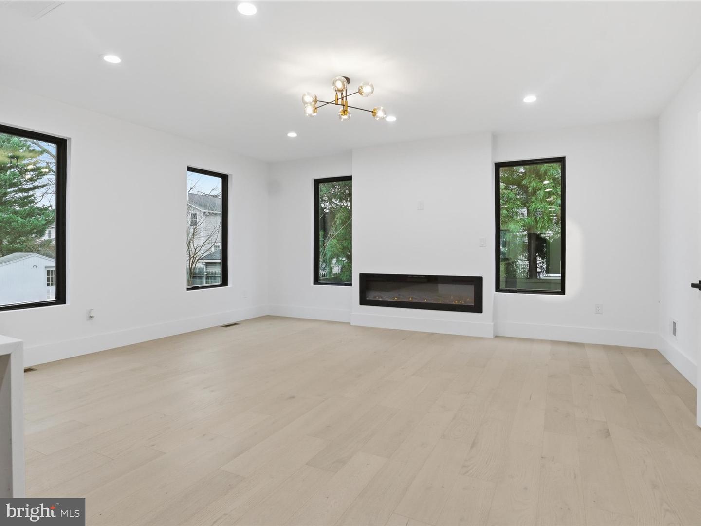 818 N EDGEWOOD ST, ARLINGTON, Virginia 22201, 4 Bedrooms Bedrooms, ,6 BathroomsBathrooms,Residential,For sale,818 N EDGEWOOD ST,VAAR2067770 MLS # VAAR2067770