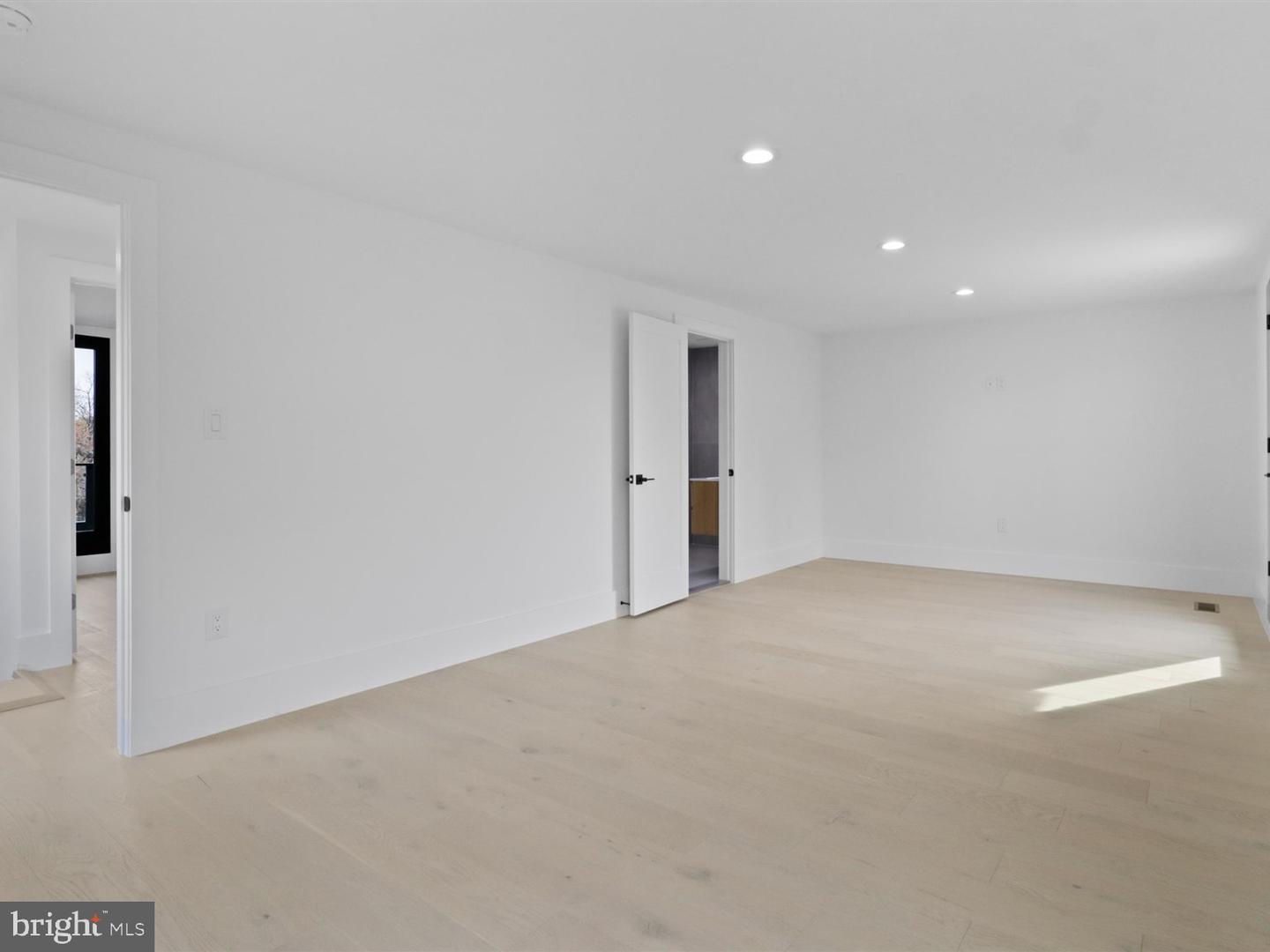 818 N EDGEWOOD ST, ARLINGTON, Virginia 22201, 4 Bedrooms Bedrooms, ,6 BathroomsBathrooms,Residential,For sale,818 N EDGEWOOD ST,VAAR2067770 MLS # VAAR2067770