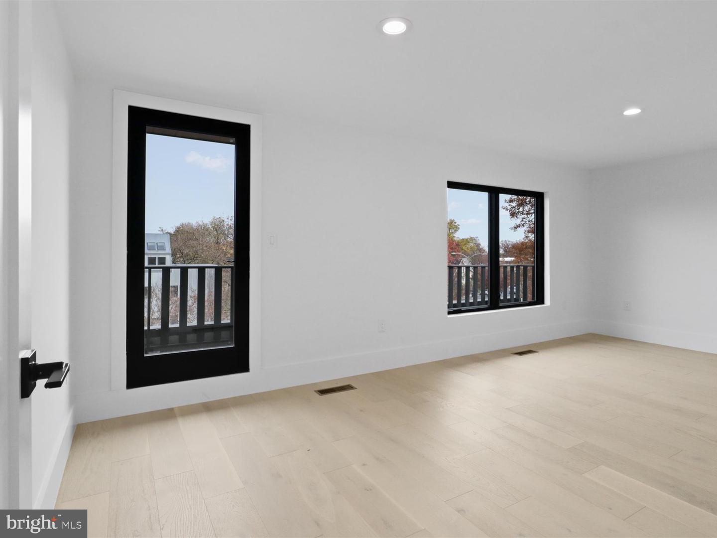 818 N EDGEWOOD ST, ARLINGTON, Virginia 22201, 4 Bedrooms Bedrooms, ,6 BathroomsBathrooms,Residential,For sale,818 N EDGEWOOD ST,VAAR2067770 MLS # VAAR2067770