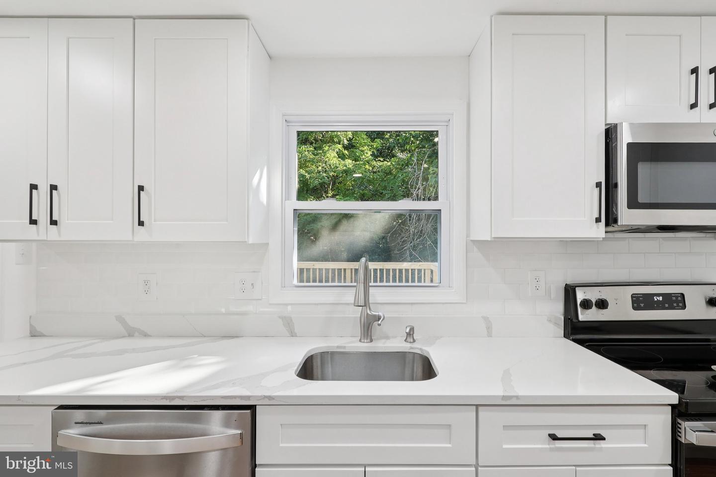 6246 HILLSIDE RD, SPRINGFIELD, Virginia 22152, 3 Bedrooms Bedrooms, 3 Rooms Rooms,2 BathroomsBathrooms,Residential,For sale,6246 HILLSIDE RD,VAFX2285832 MLS # VAFX2285832