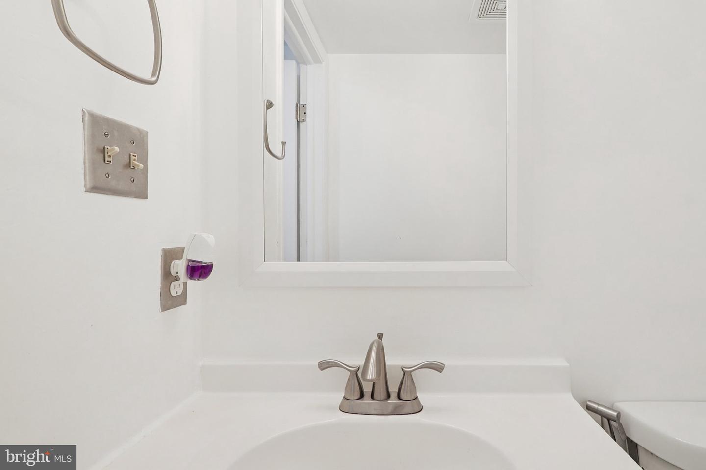 6246 HILLSIDE RD, SPRINGFIELD, Virginia 22152, 3 Bedrooms Bedrooms, 3 Rooms Rooms,2 BathroomsBathrooms,Residential,For sale,6246 HILLSIDE RD,VAFX2285832 MLS # VAFX2285832